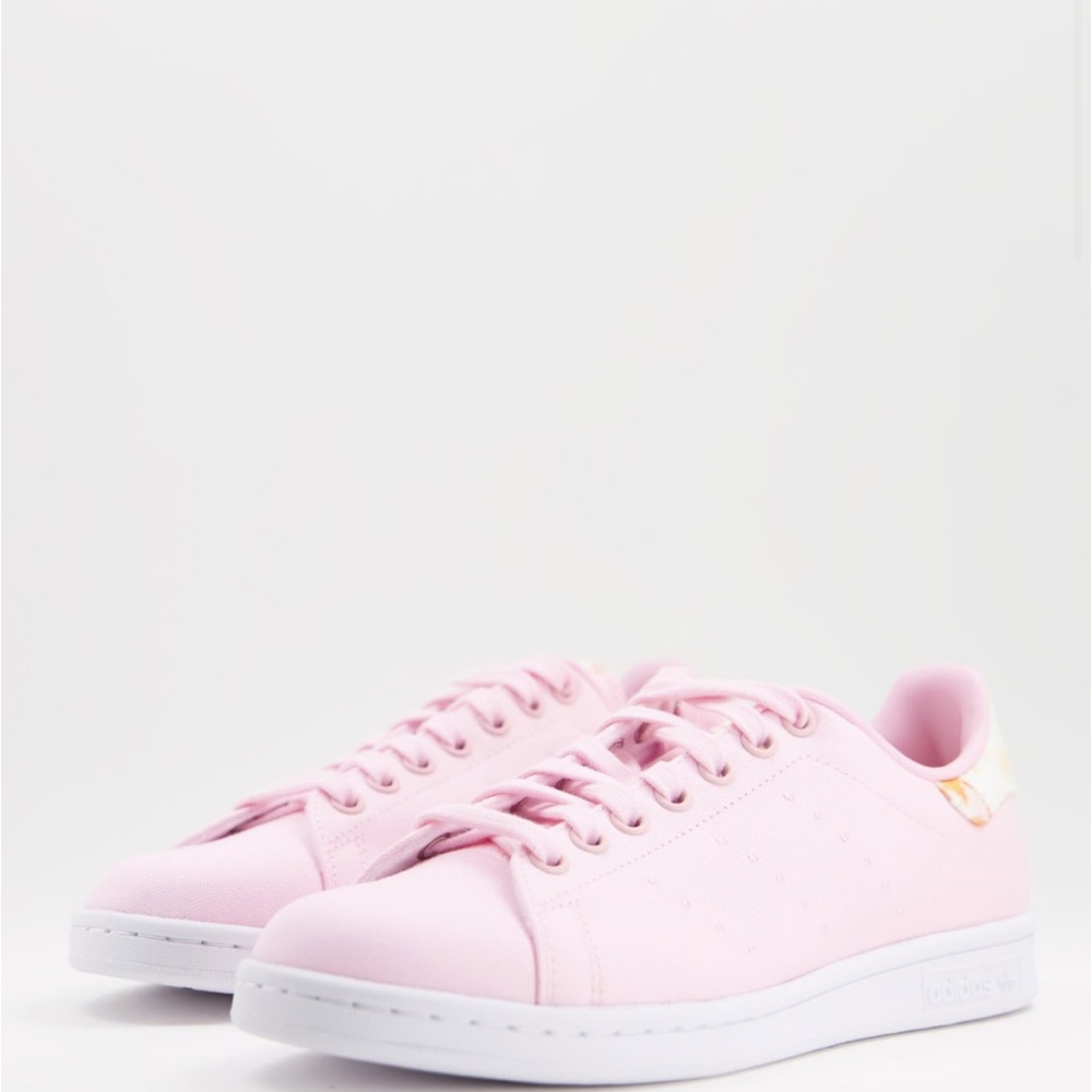 NWT! Adidas Originals Stan Smith sneakers in light pink, size 6.5